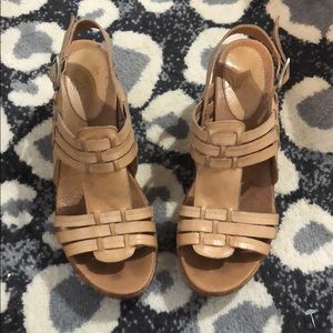 Kravings Tan Wedges